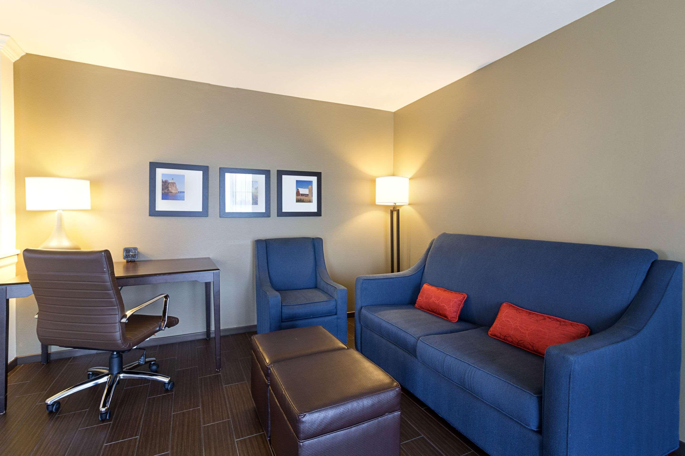 Comfort Suites & Conference Center Worthington Buitenkant foto