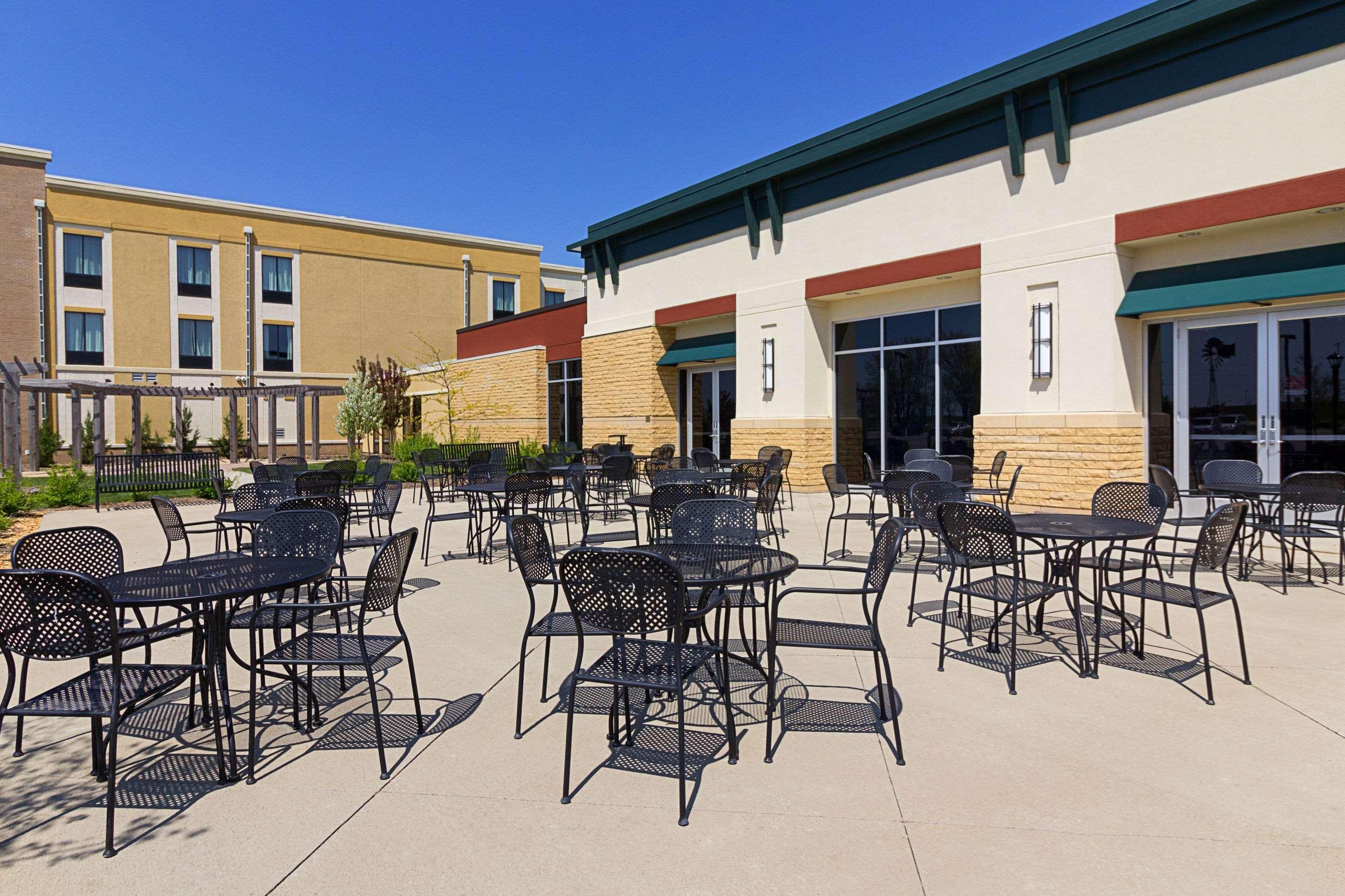 Comfort Suites & Conference Center Worthington Buitenkant foto