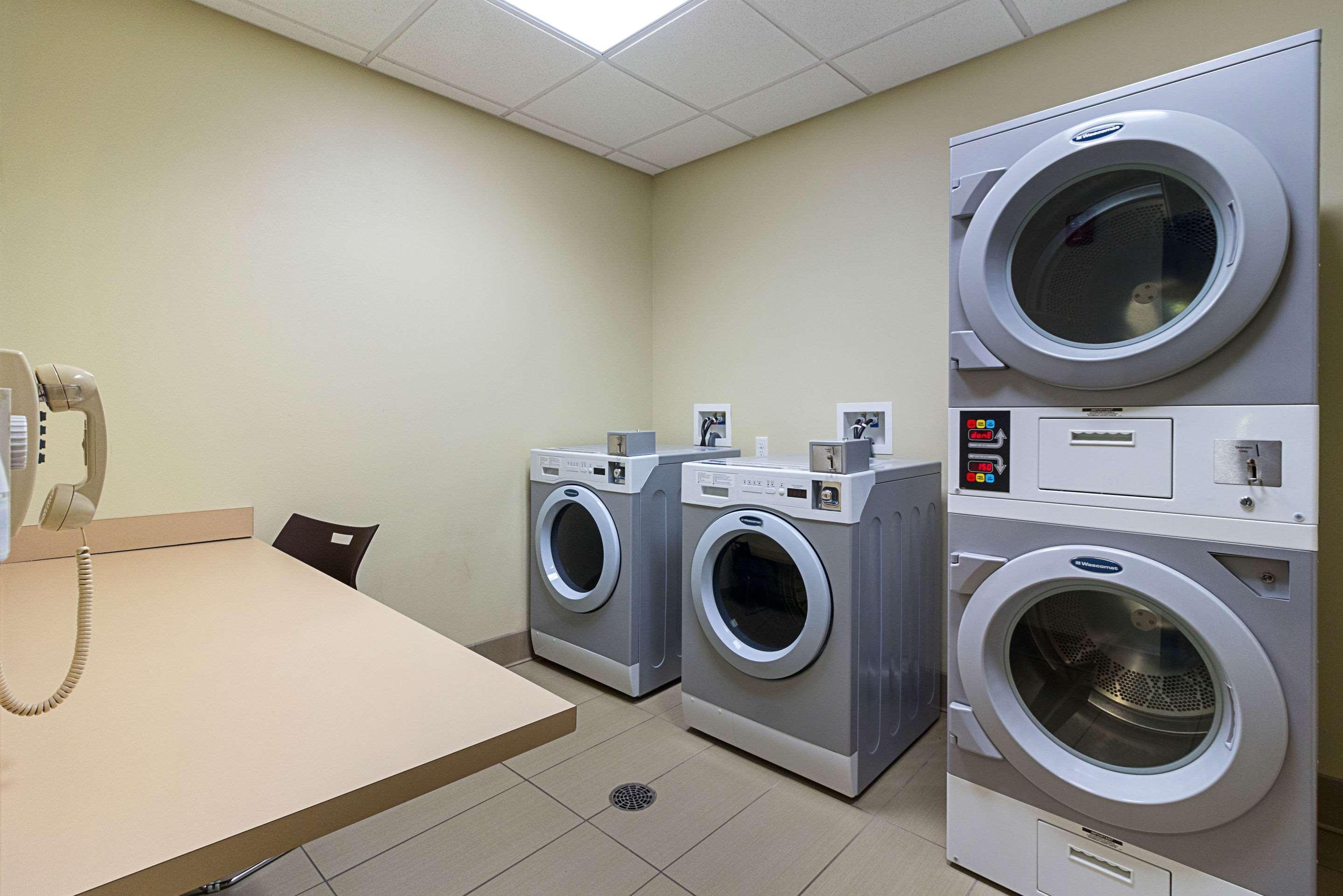 Comfort Suites & Conference Center Worthington Buitenkant foto