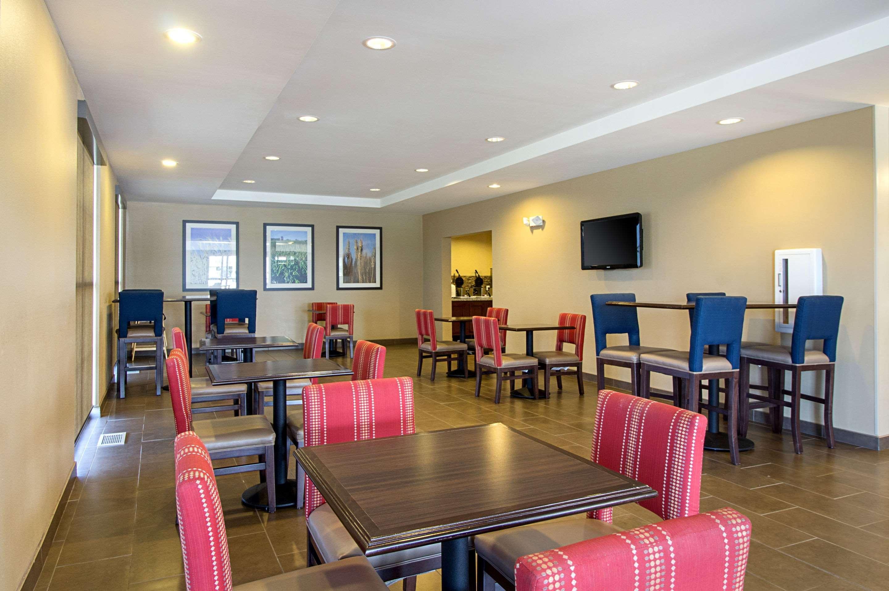 Comfort Suites & Conference Center Worthington Buitenkant foto