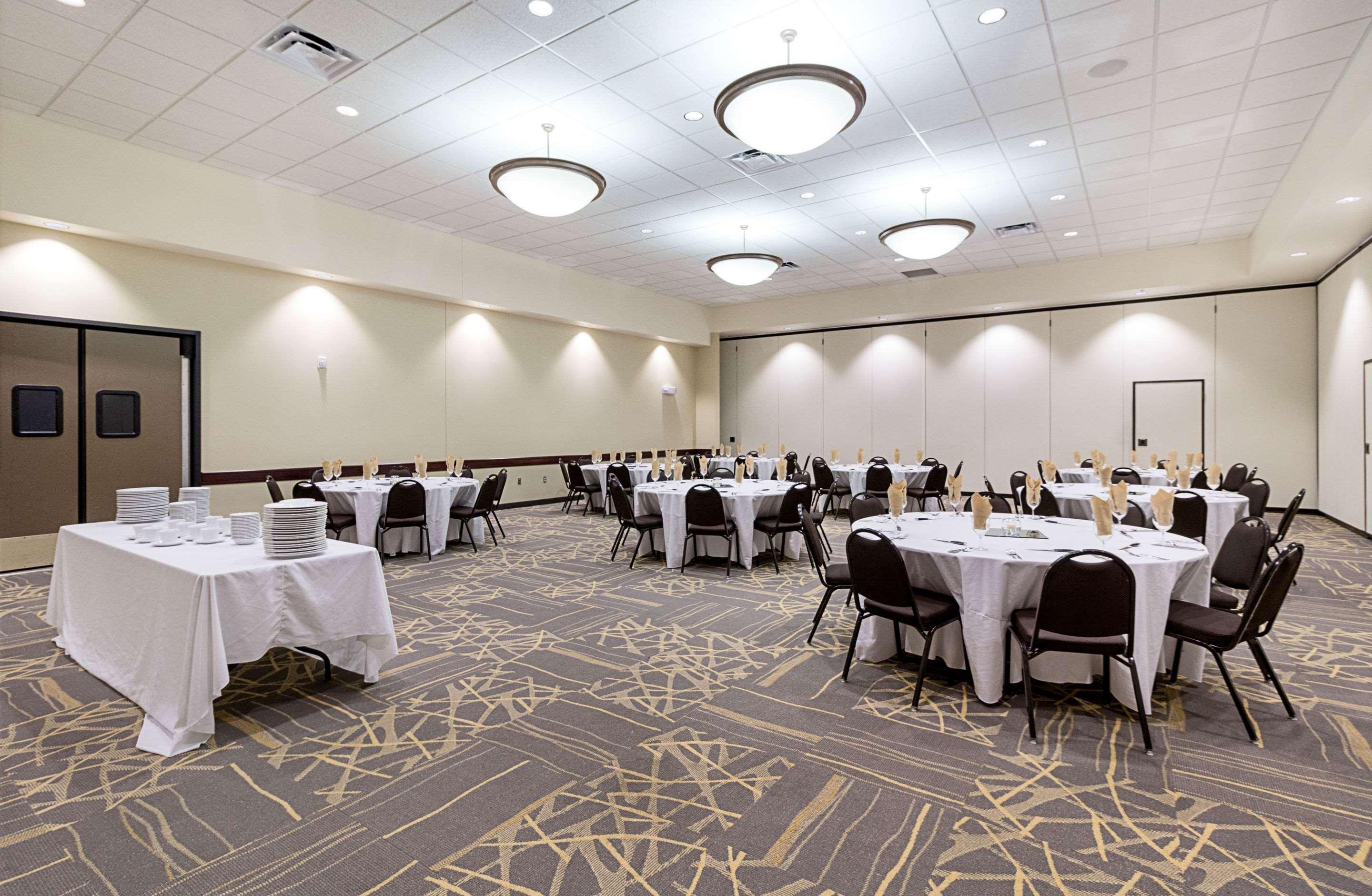 Comfort Suites & Conference Center Worthington Buitenkant foto